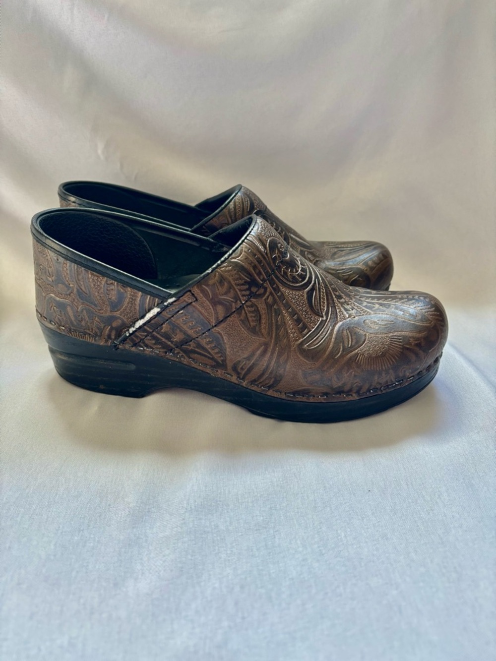 Dansko Professional Tooled Clogs Brown Leather Embossed Floral Pattern Size 38